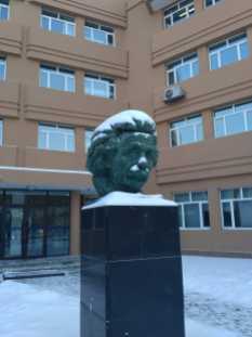 Random bust of Einstein in front of the welding laboratory